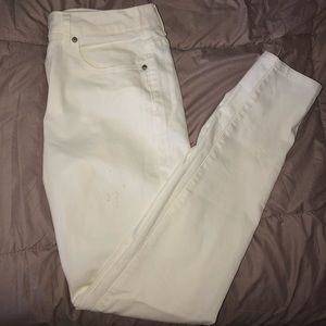 WHITE JEANS